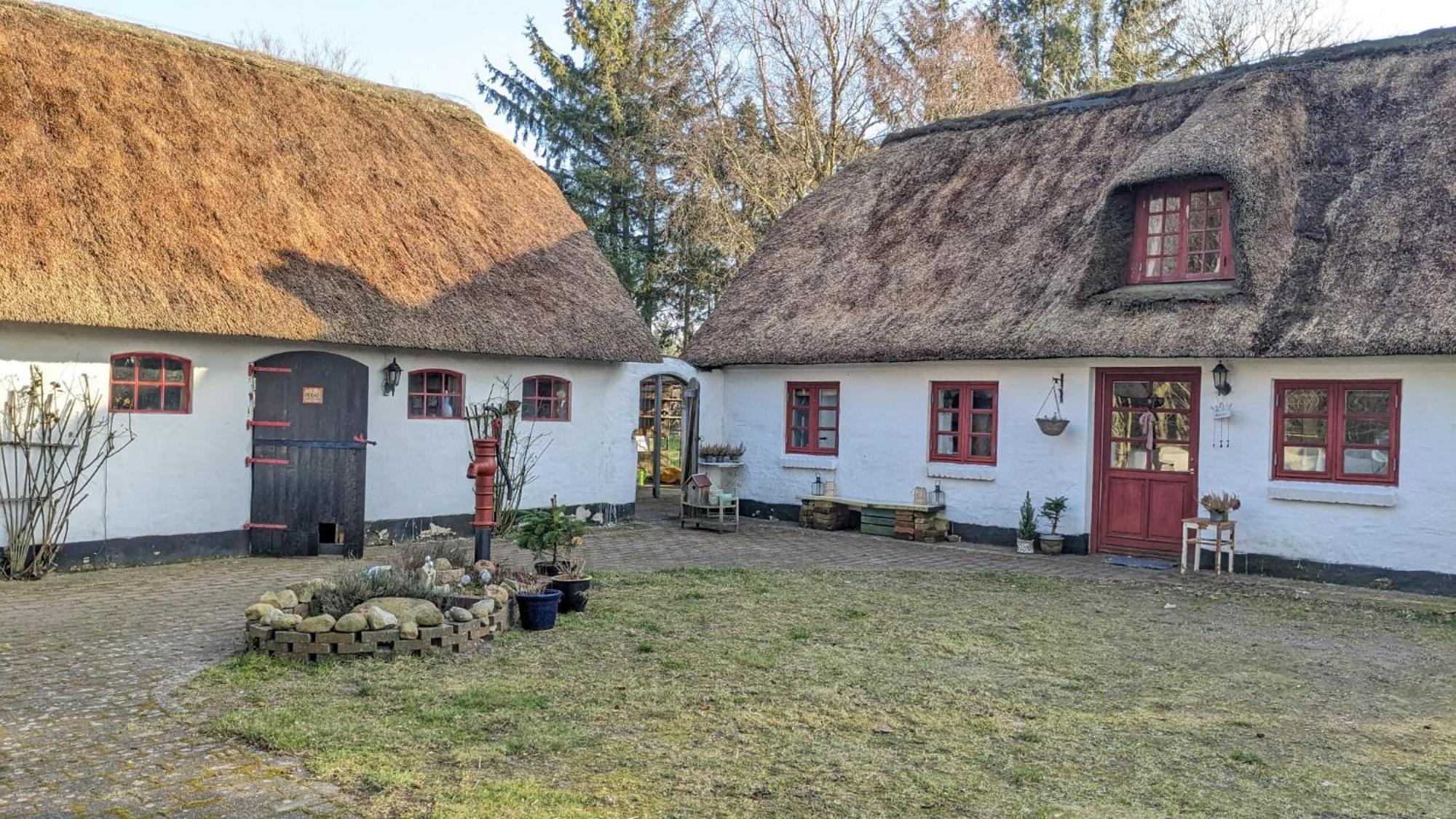 Hostel Gemuetliches Reetdachhaus Mit Kaminofen Ribe Exterior foto